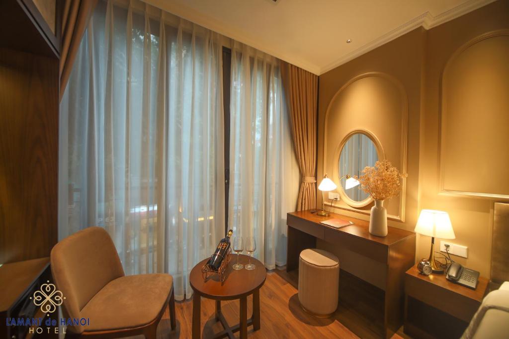 Posezení v ubytování L'amant de Hanoi Hotel - khách sạn Lamant de Hà Nội