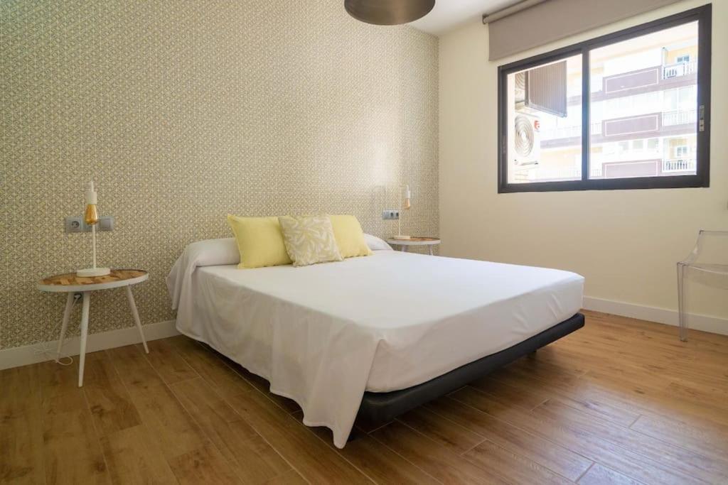A bed or beds in a room at Lindo apartamento junto al mar RONDA IV, ROCIO