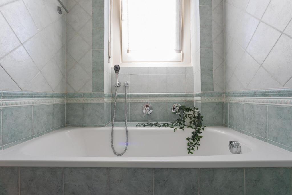 A bathroom at Casa Torricelli in zona Crocetta by Wonderful Italy