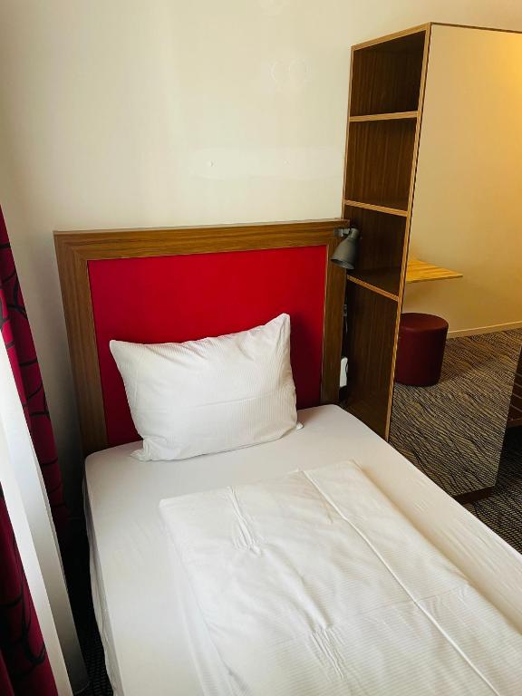 Point Hotel Apartments and Rooms - Single Room