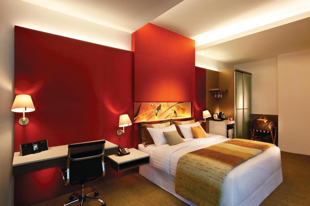 Giường trong phòng chung tại D'Hotel Singapore managed by The Ascott Limited