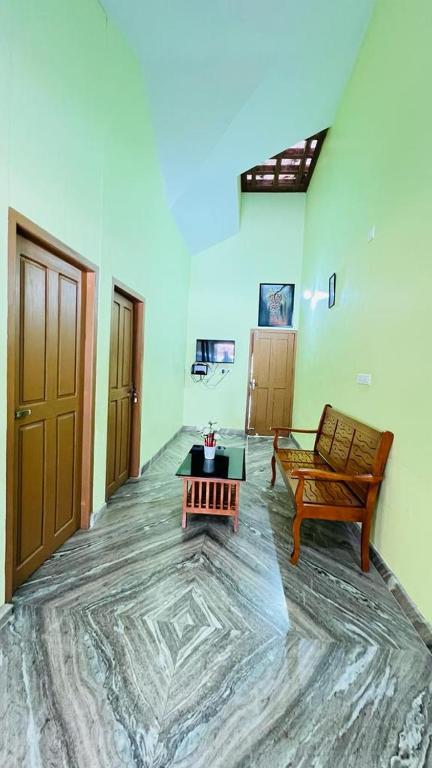 Postel nebo postele na pokoji v ubytování Golden Cypress Resort with Pool -Wayanad