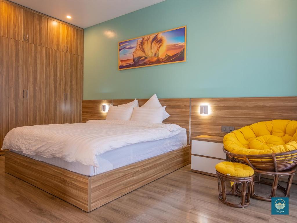 Postel nebo postele na pokoji v ubytování The View Villa Hạ Long Bay