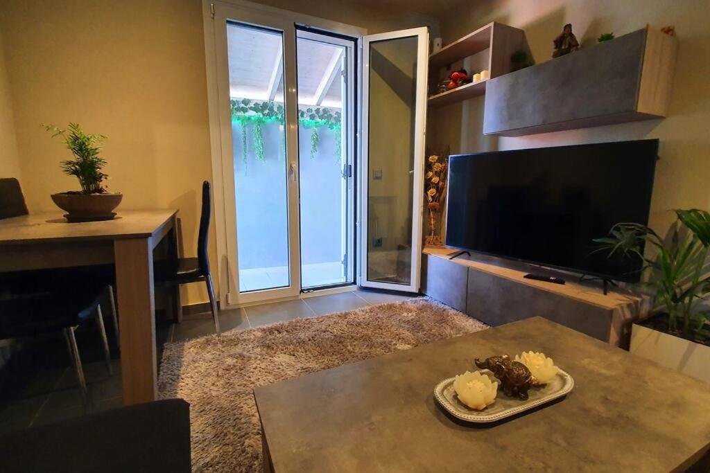 TV a/nebo společenská místnost v ubytování Fotini's home
