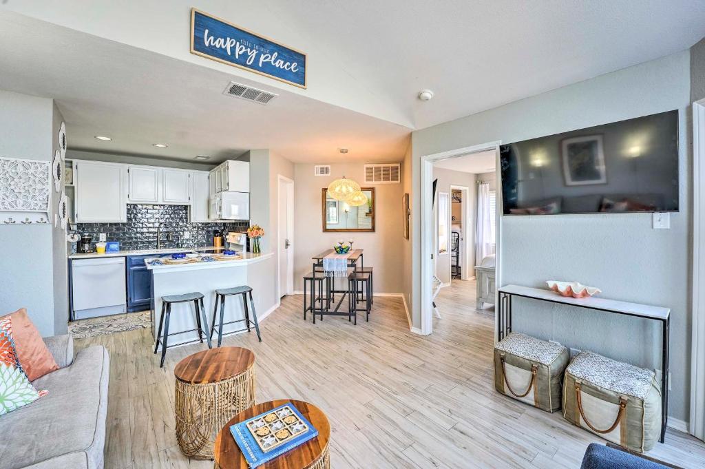 Corpus Christi Condo Walk to Whitecap Beach! (VS Padre Island