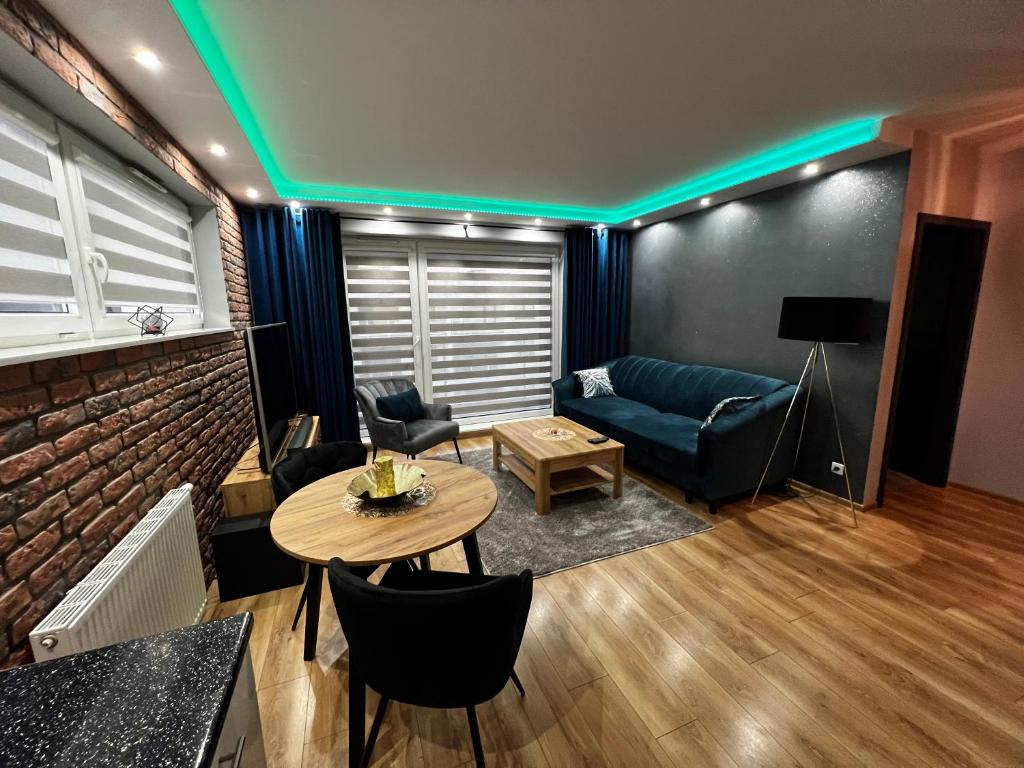 Apartament VIP-2 tesisinde bir oturma alanı