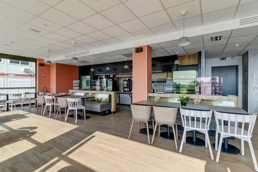 B&B HOTEL Dijon Valmy Toison d'or - Resim 36