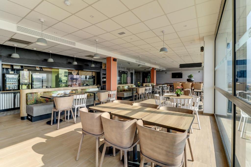 B&B HOTEL Dijon Valmy Toison d'or - Resim 38