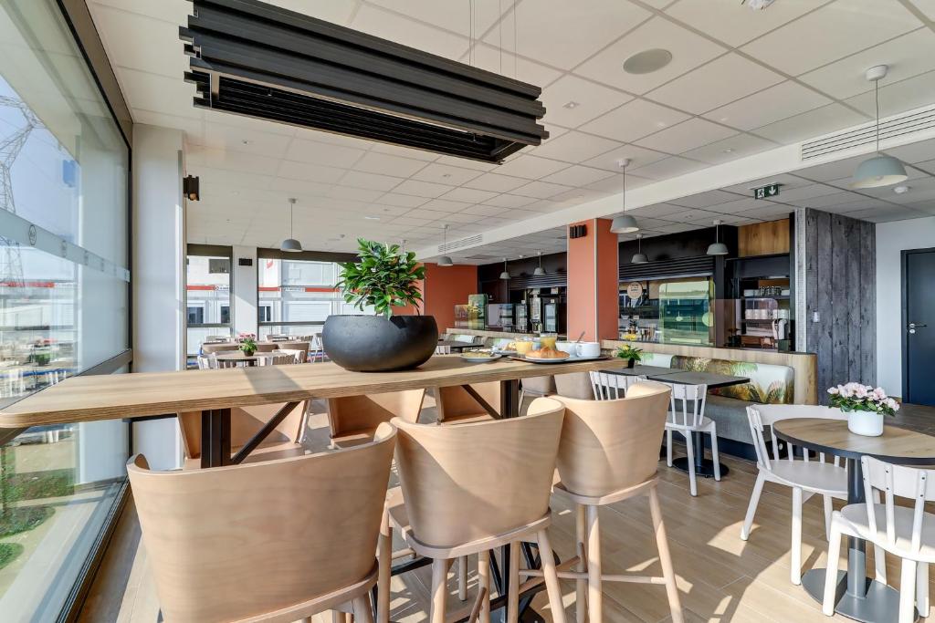 B&B HOTEL Dijon Valmy Toison d'or - Resim 41