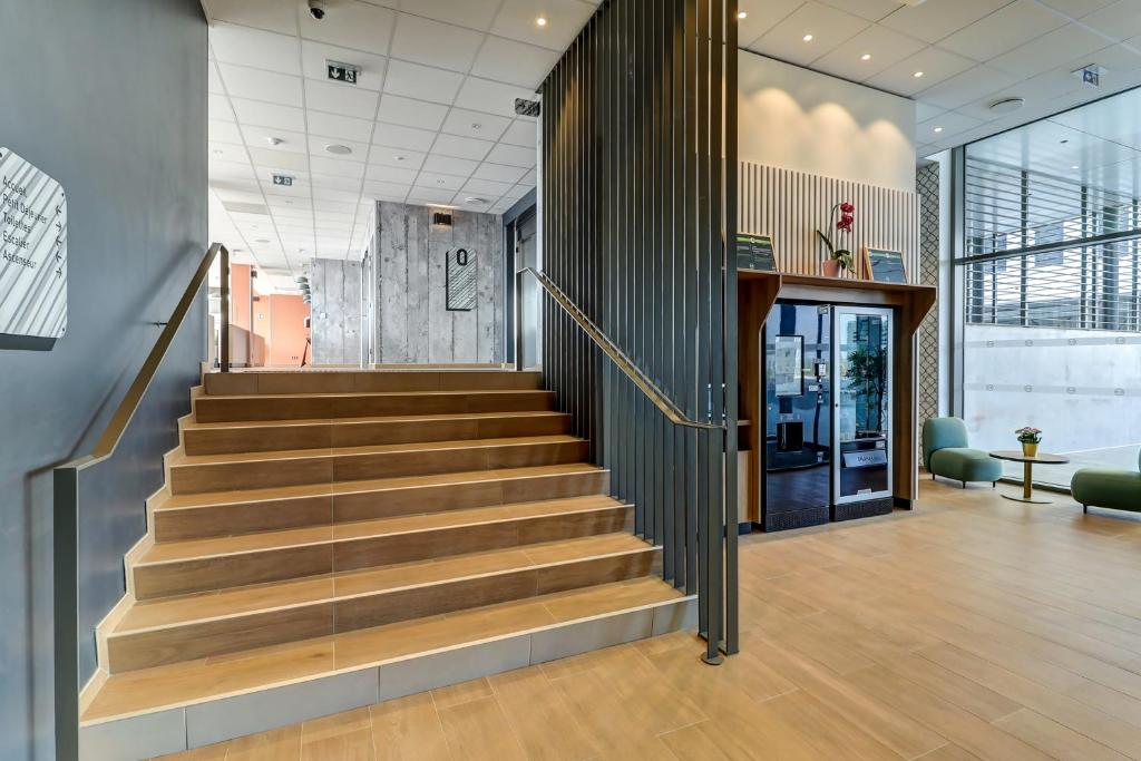 B&B HOTEL Dijon Valmy Toison d'or - Resim 40