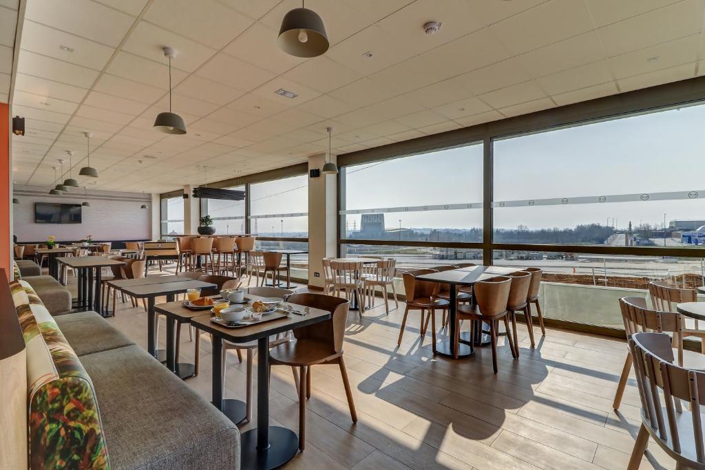 B&B HOTEL Dijon Valmy Toison d'or - Resim 3