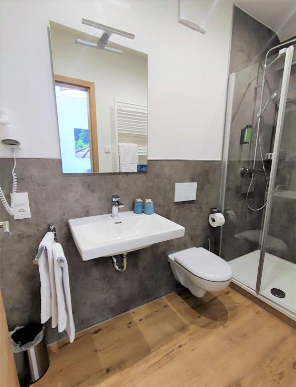 Koupelna v ubytování Hotel Am Gleis 1
