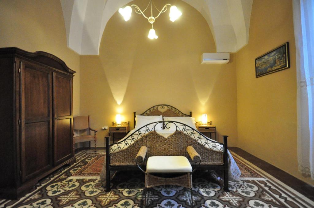 Postel nebo postele na pokoji v ubytování Felline In Bed&Breakfast Dimora di Charme el Salento