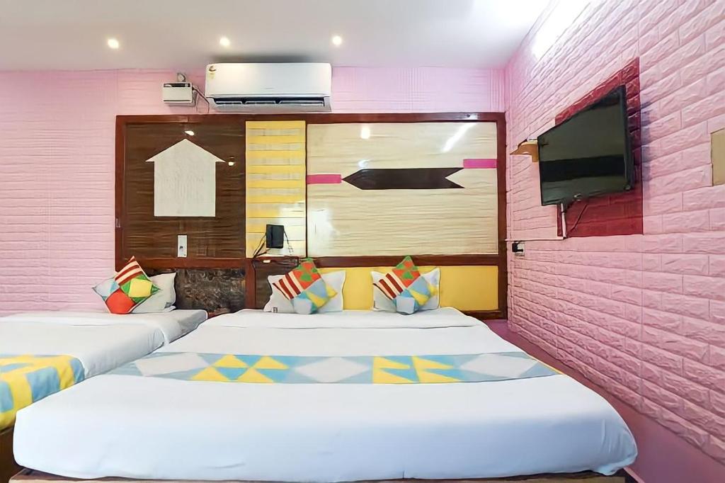 A bed or beds in a room at Gnanam Beach Residency