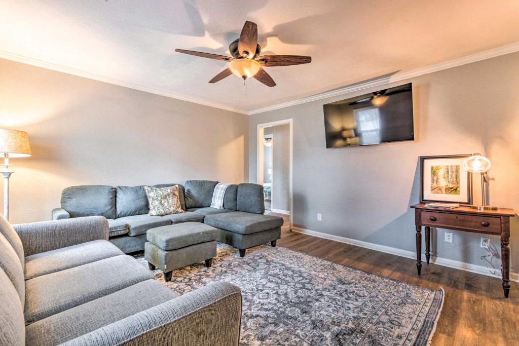 A seating area at Vacation Rental Home about 15 Mi to Little Rock