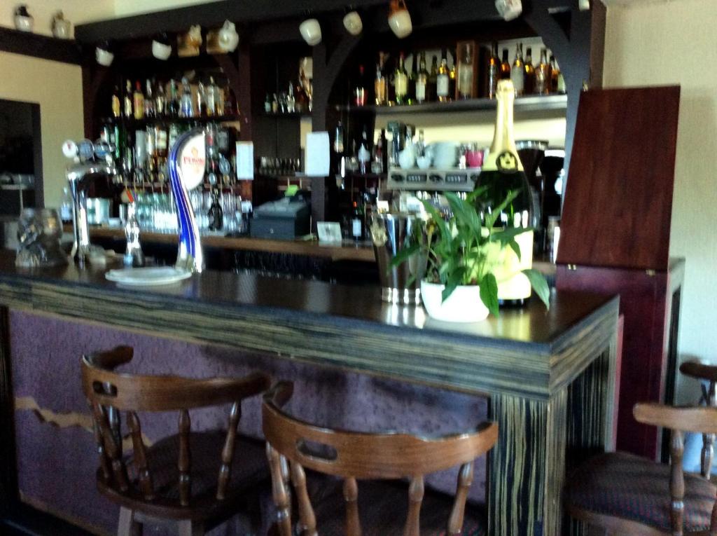 Lounge nebo bar v ubytování Glencarse Hotel