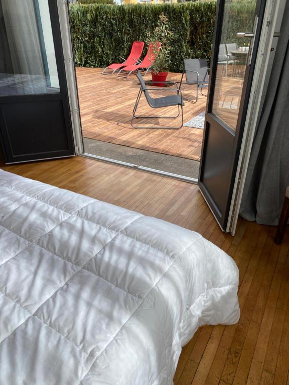 Les 4 flocons à 100m lac et du centre ville , wifi, parking, sauna - 5