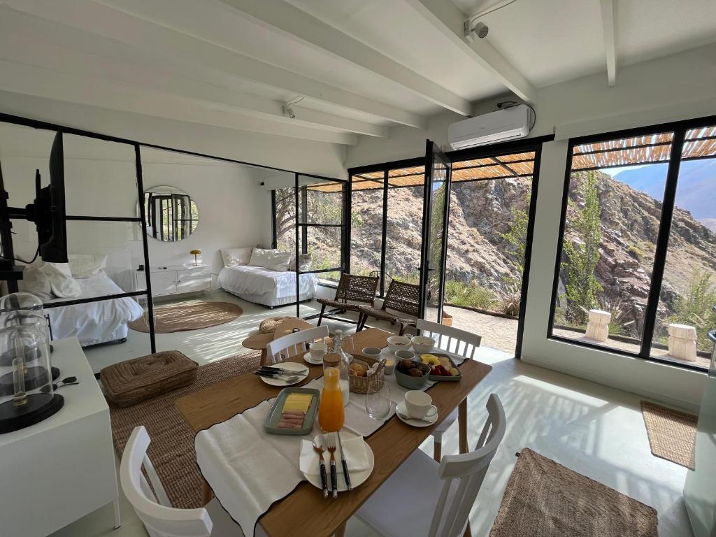 a dining room with a table and chairs in a room at Glaciar de Roca Lofts in Horcon