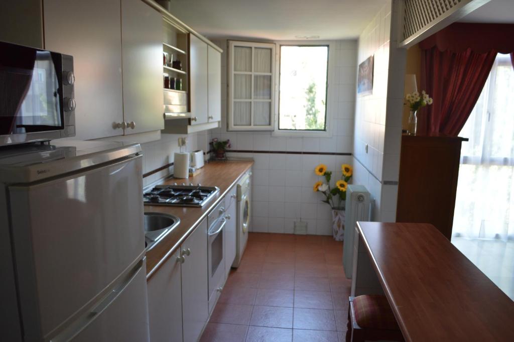 A kitchen or kitchenette at Apartamento Adoratrices