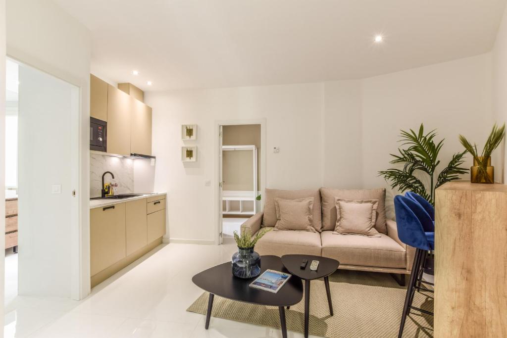 A kitchen or kitchenette at Apartamento Embajadores X