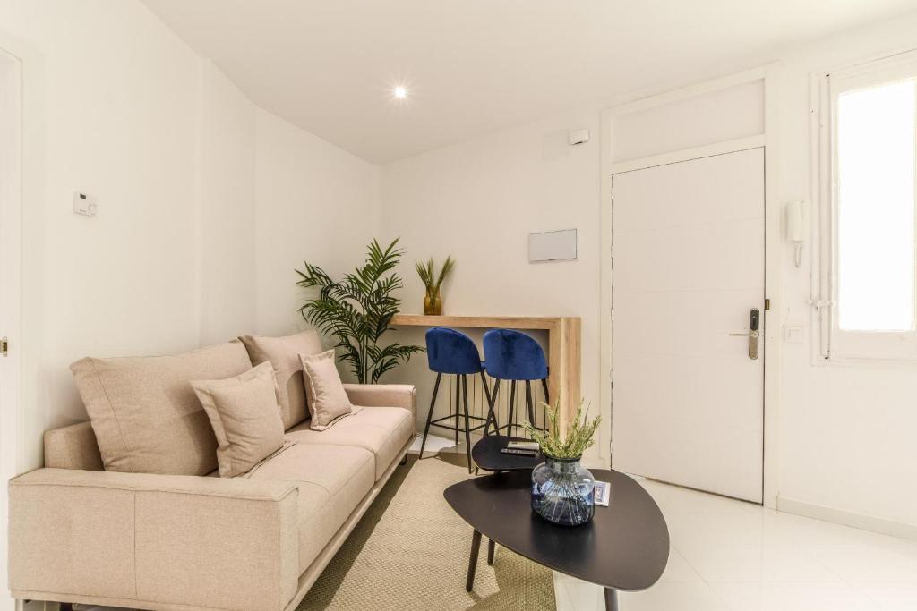 A seating area at Apartamento Embajadores X