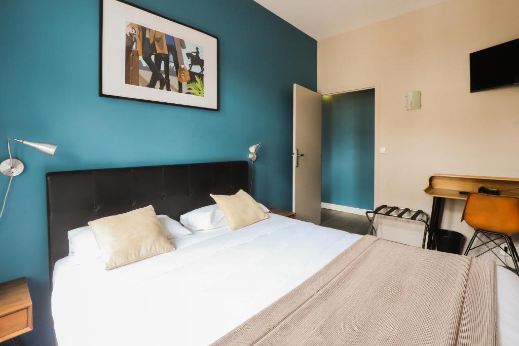 Postel nebo postele na pokoji v ubytování Hotel Des Cedres