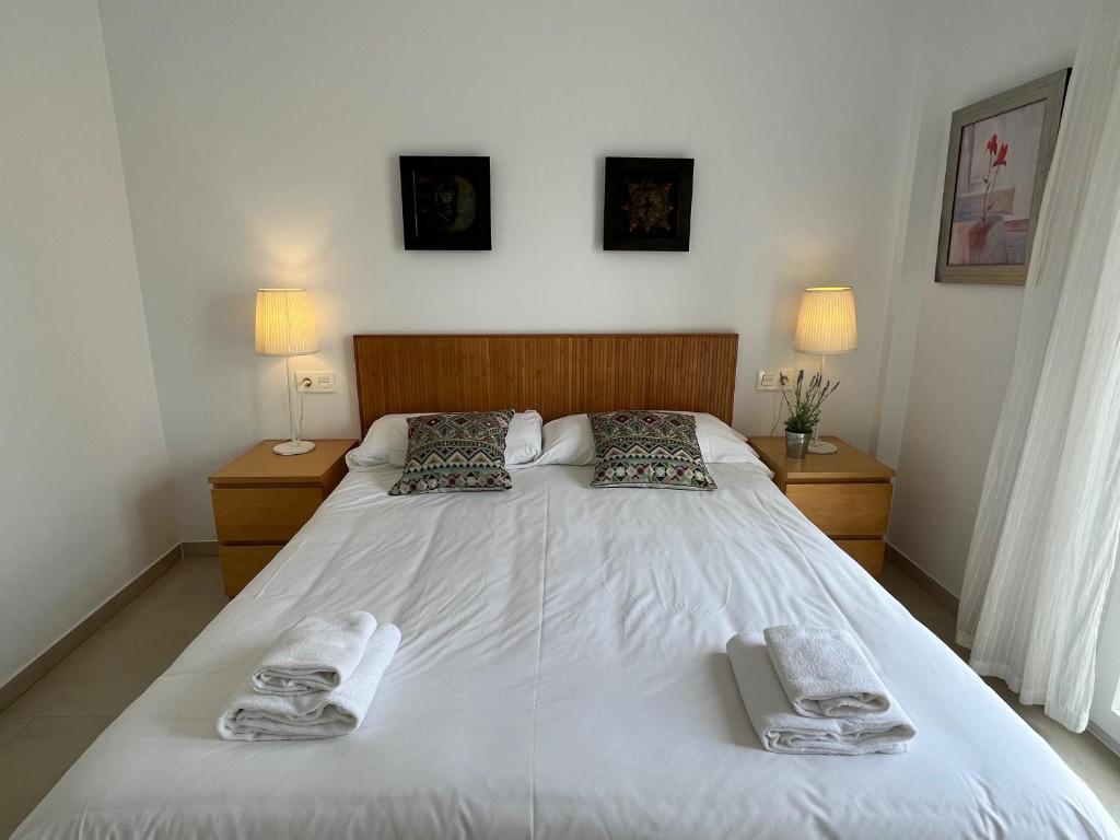 Postel nebo postele na pokoji v ubytování Nerja Paradise Rentals - Villa Topaz