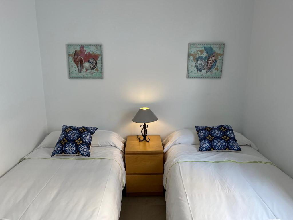Postel nebo postele na pokoji v ubytování Nerja Paradise Rentals - Villa Topaz