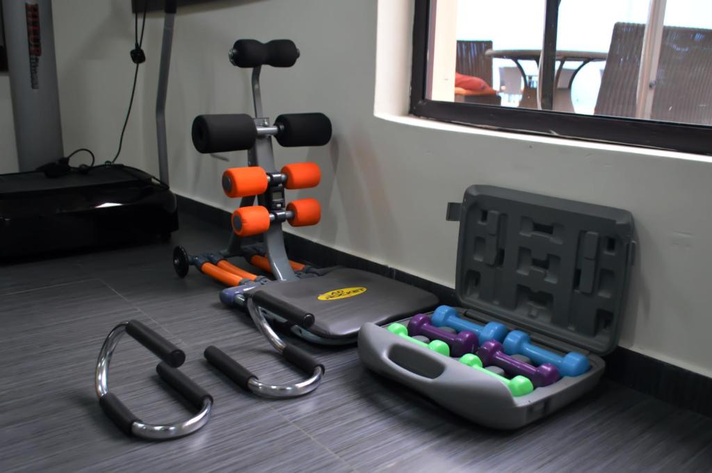 Fitness centrum a/nebo fitness zařízení v ubytování De Santos Hotel