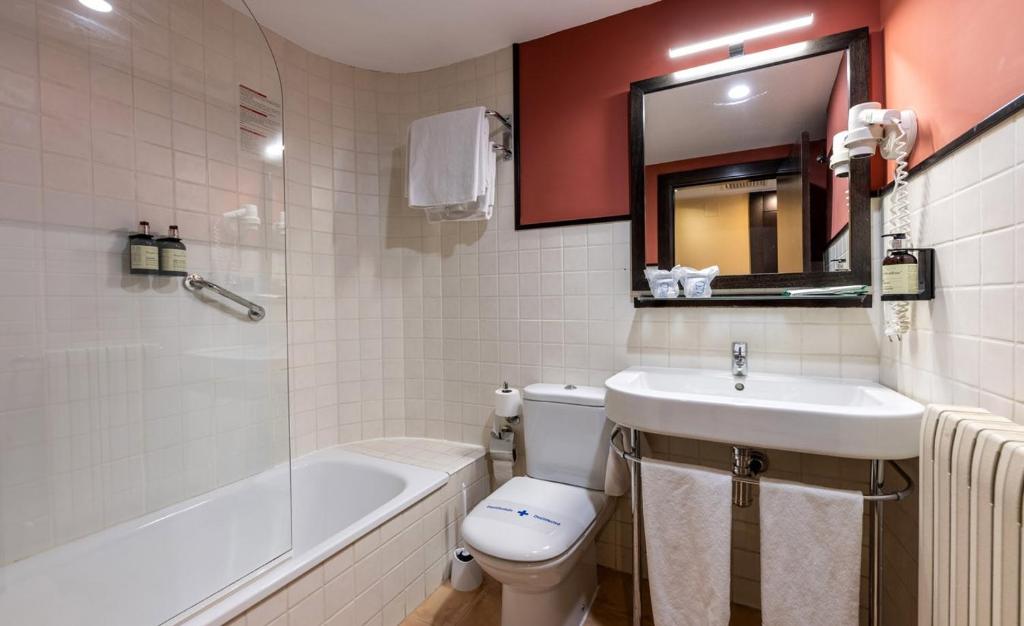 Koupelna v ubytování Hotel Monasterio Benedictino