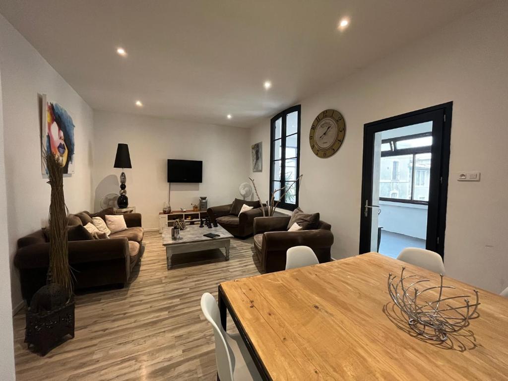 a living room with a couch and a table at Les Chambres du Palais in Carcassonne