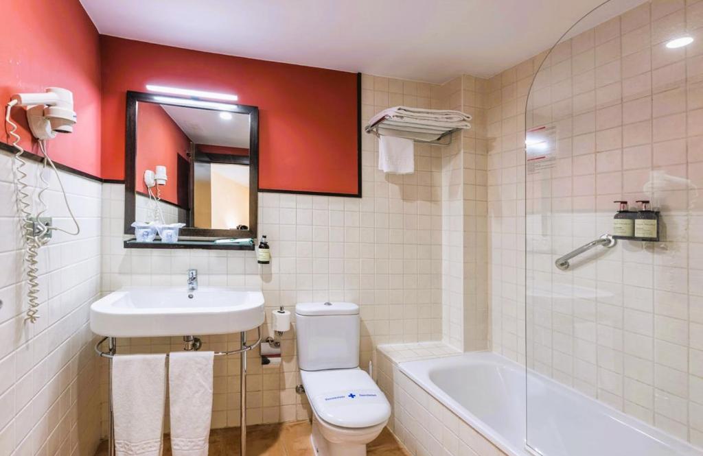 Koupelna v ubytování Hotel Monasterio Benedictino