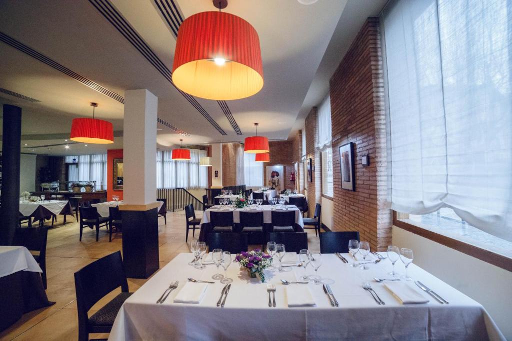 Restaurace v ubytování Hotel Monasterio Benedictino