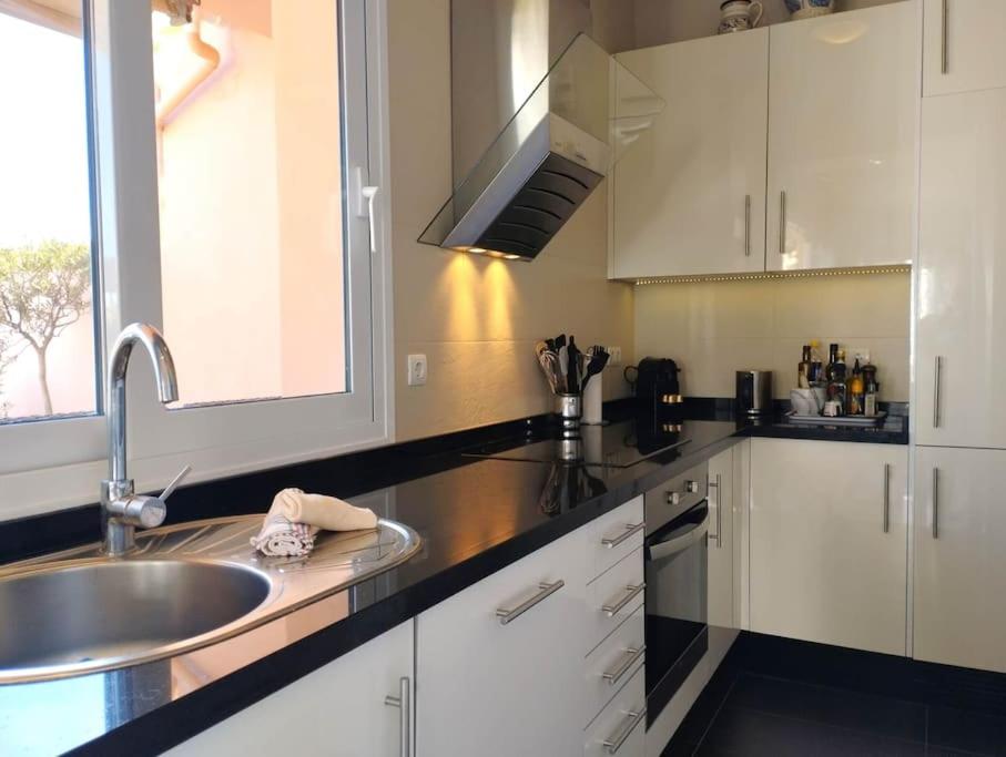 Kuchyň nebo kuchyňský kout v ubytování Amazing 3 bedroom townhouse close to Burriana, Nerja