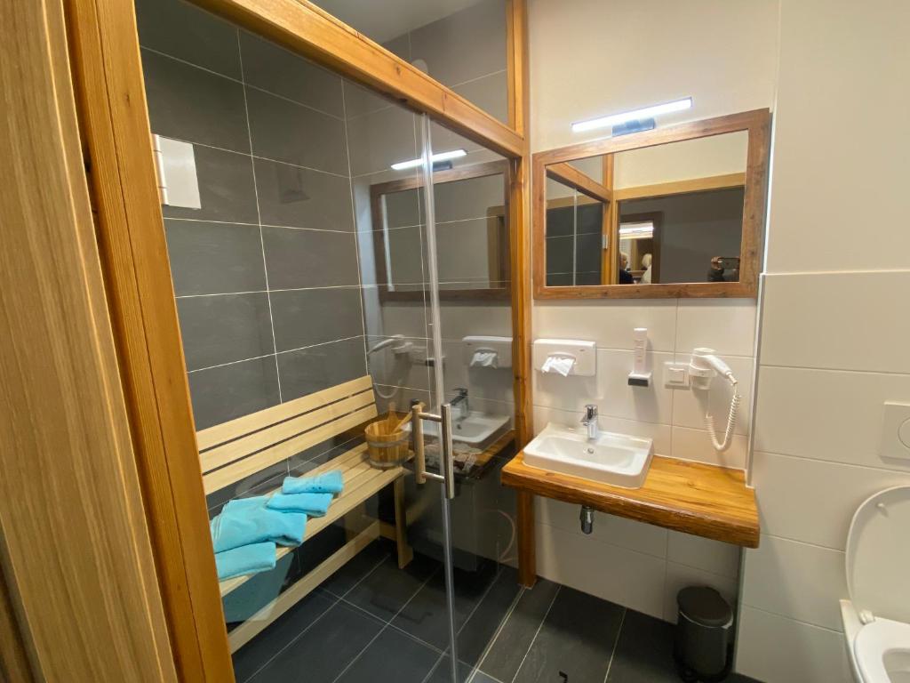 Koupelna v ubytování Alpenhotel & Aparthotel Lanz