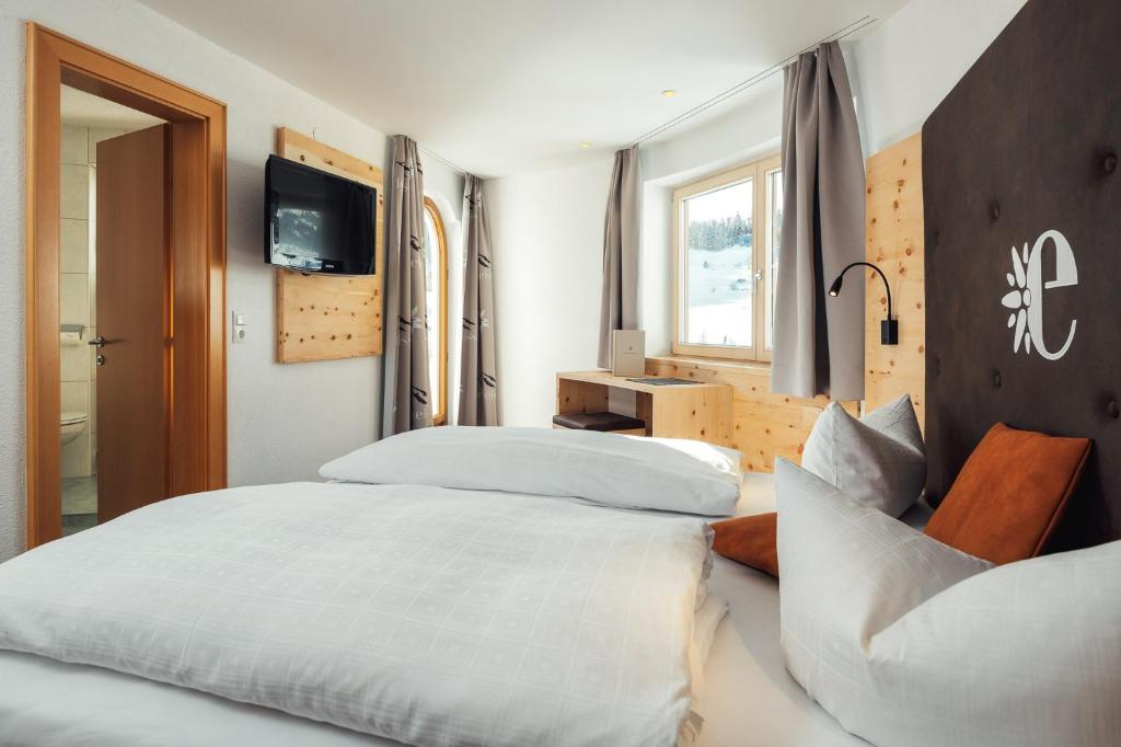 Posteľ alebo postele v izbe v ubytovaní Hotel Edelweiss Superior