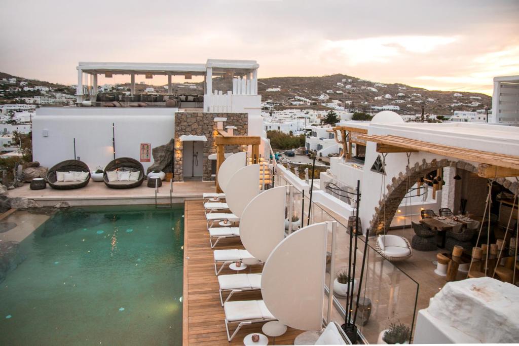 Bazén v ubytování Kove Mykonos - A Myconian Collection Hotel nebo v jeho okolí