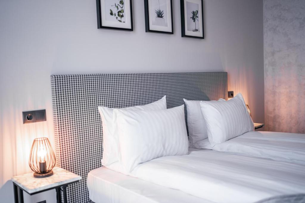 
Deluxe Double Room with Balcony and Spa Access
