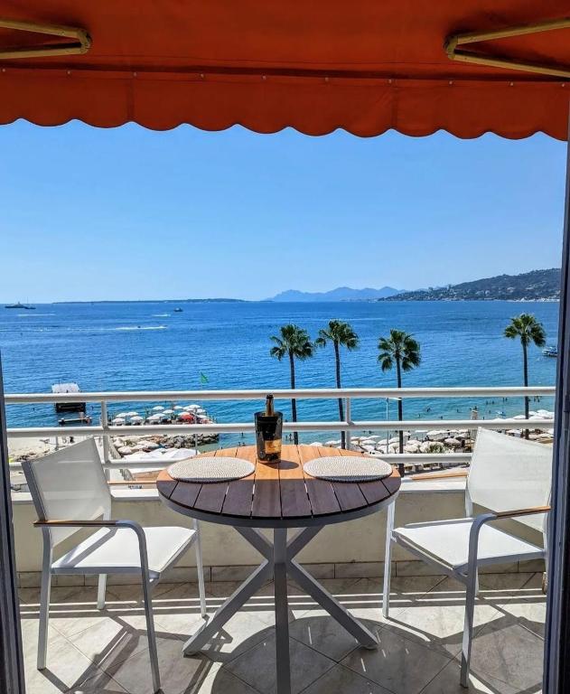 Superbe appartement vue mer panoramique, Juan-les-Pins – Updated 2024 Prices