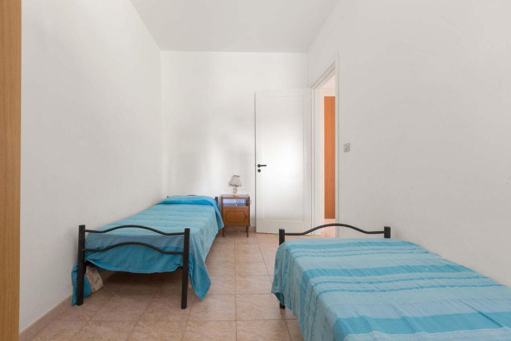 A bed or beds in a room at Villino Amos by BarbarHouse