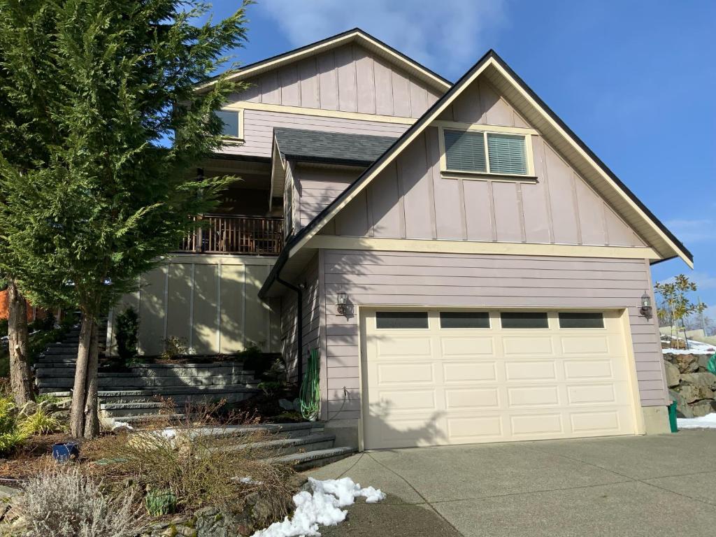 Holiday home Spectacular view home located in Mill Springs, Mill Bay