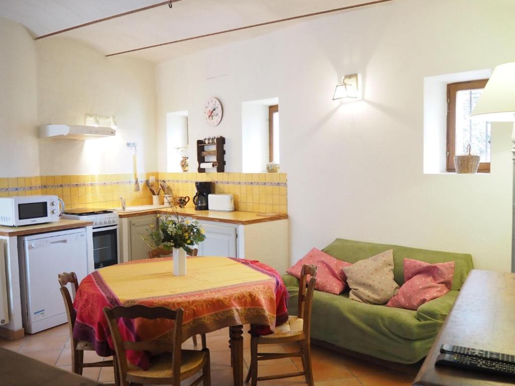 Zdjęcie z galerii obiektu Charming Provençal holiday home with garden w mieście Mollans-sur-Ouvèze
