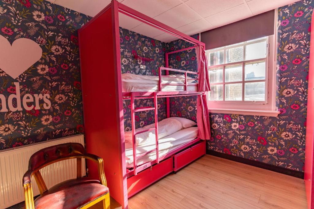 Postel nebo postele na pokoji v ubytování Hostelle - women only hostel London