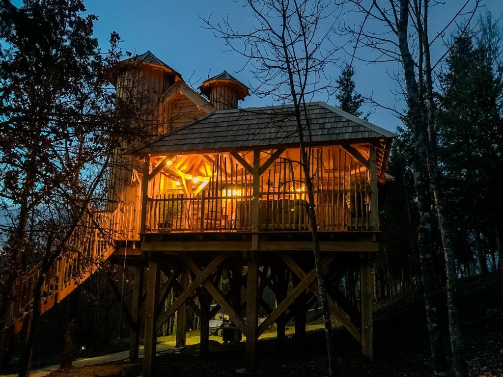 Cabane Château hôtel luxe avec spa privatif Aulteribe - Le Peydébé