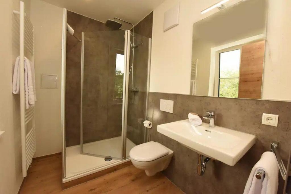 Koupelna v ubytování Hotel Am Gleis 1