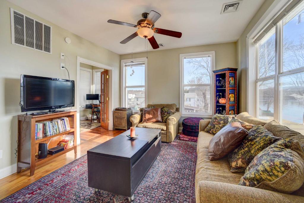 Cozy Waterford Apartment with Waterfront Views!, Waterford (updated