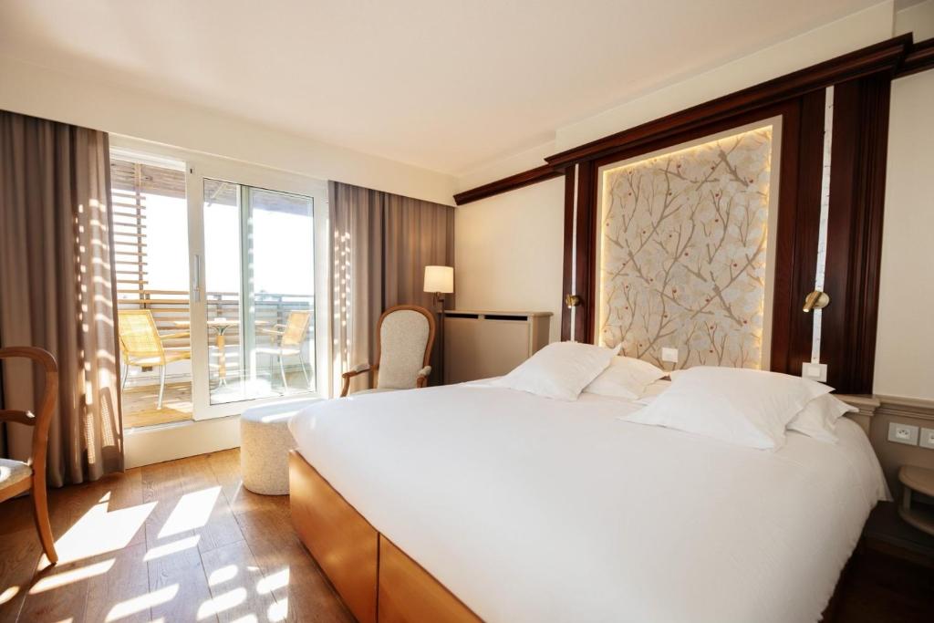Postel nebo postele na pokoji v ubytování La Clairière bio & spahotel
