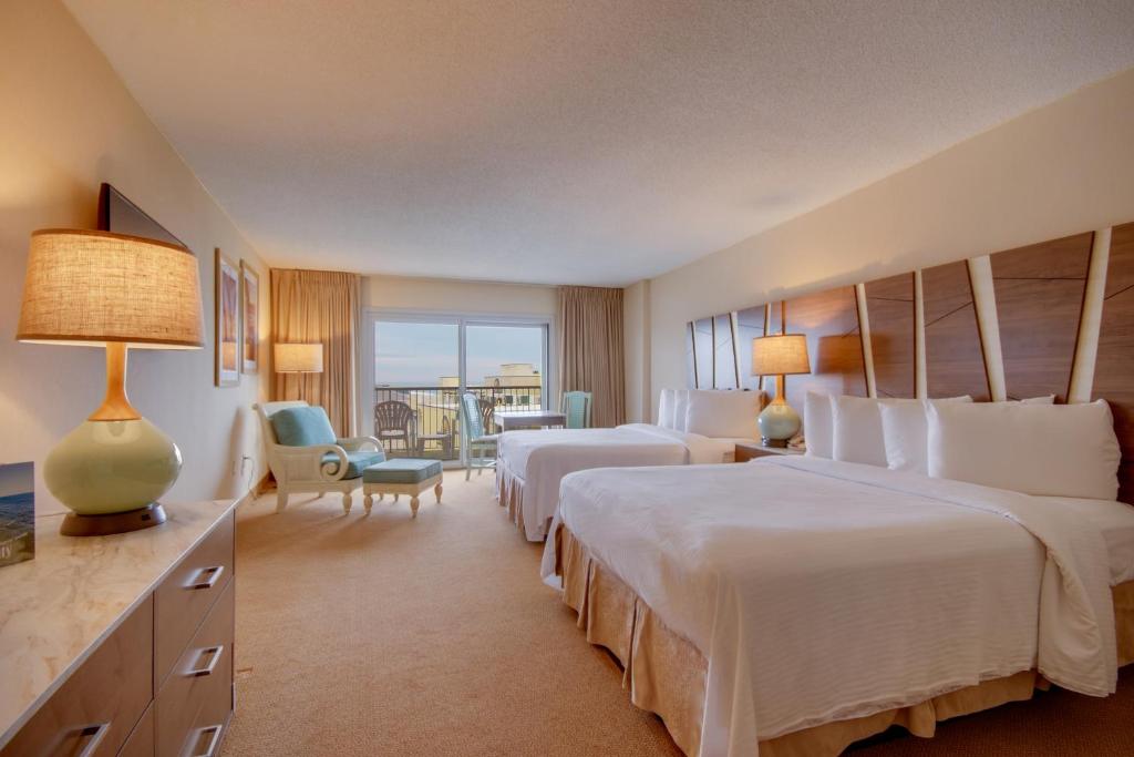 Postel nebo postele na pokoji v ubytování Grand Hotel Ocean City Oceanfront