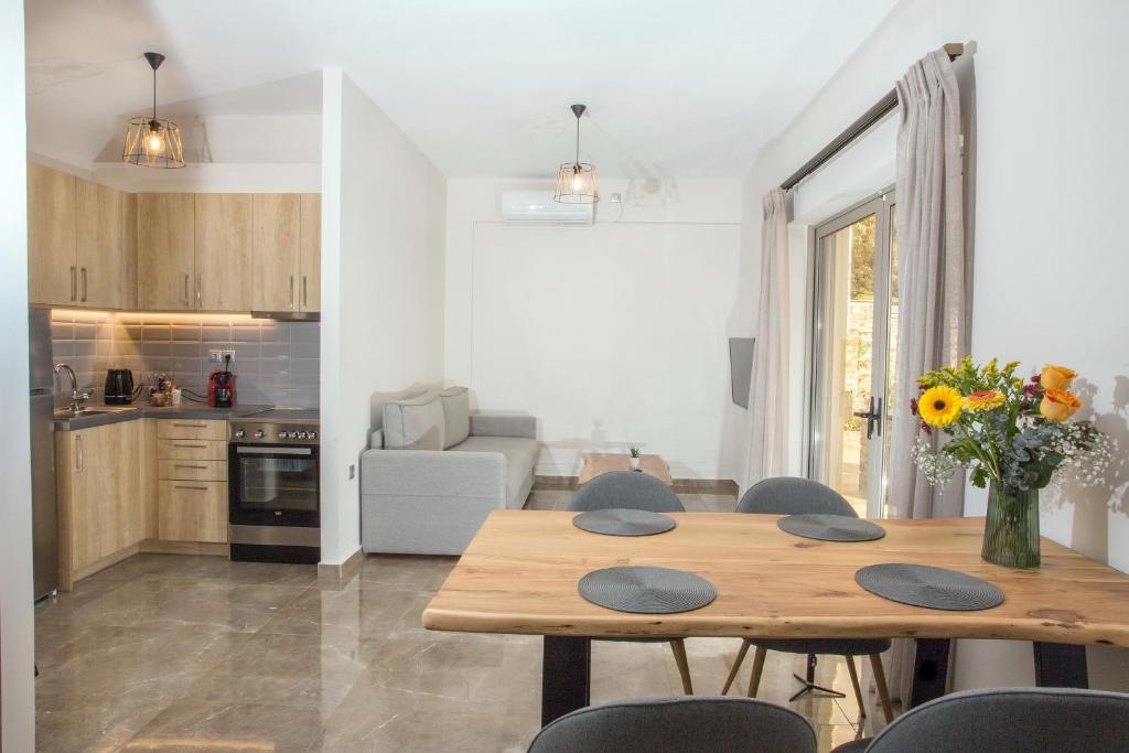 Kuchyňa alebo kuchynka v ubytovaní Vardians Villas & Suites