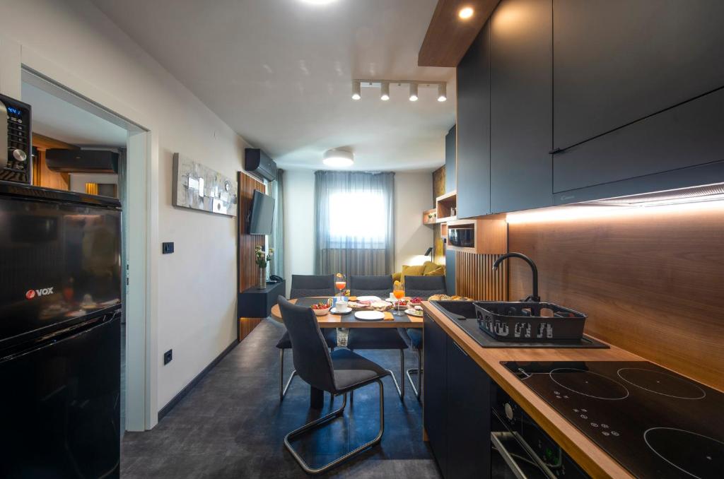 Kuchyňa alebo kuchynka v ubytovaní Jazine lux apartment E&T